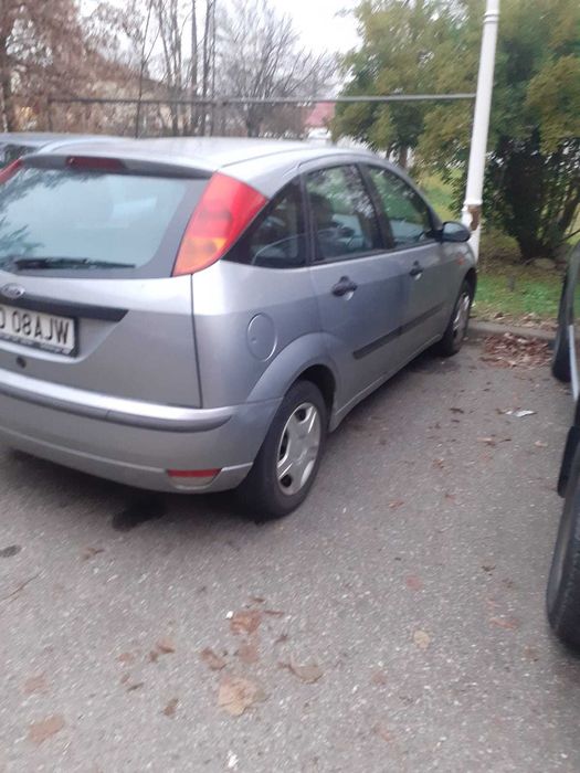 Vând  autoturism Ford FOCUS 1