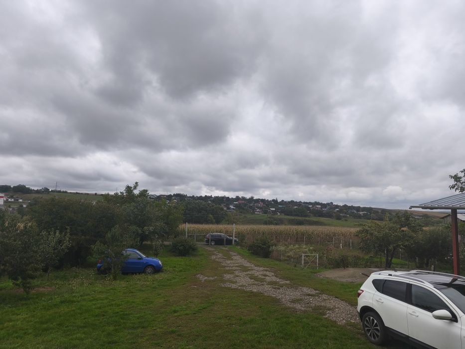 Vând teren intravilan 3100 mp
