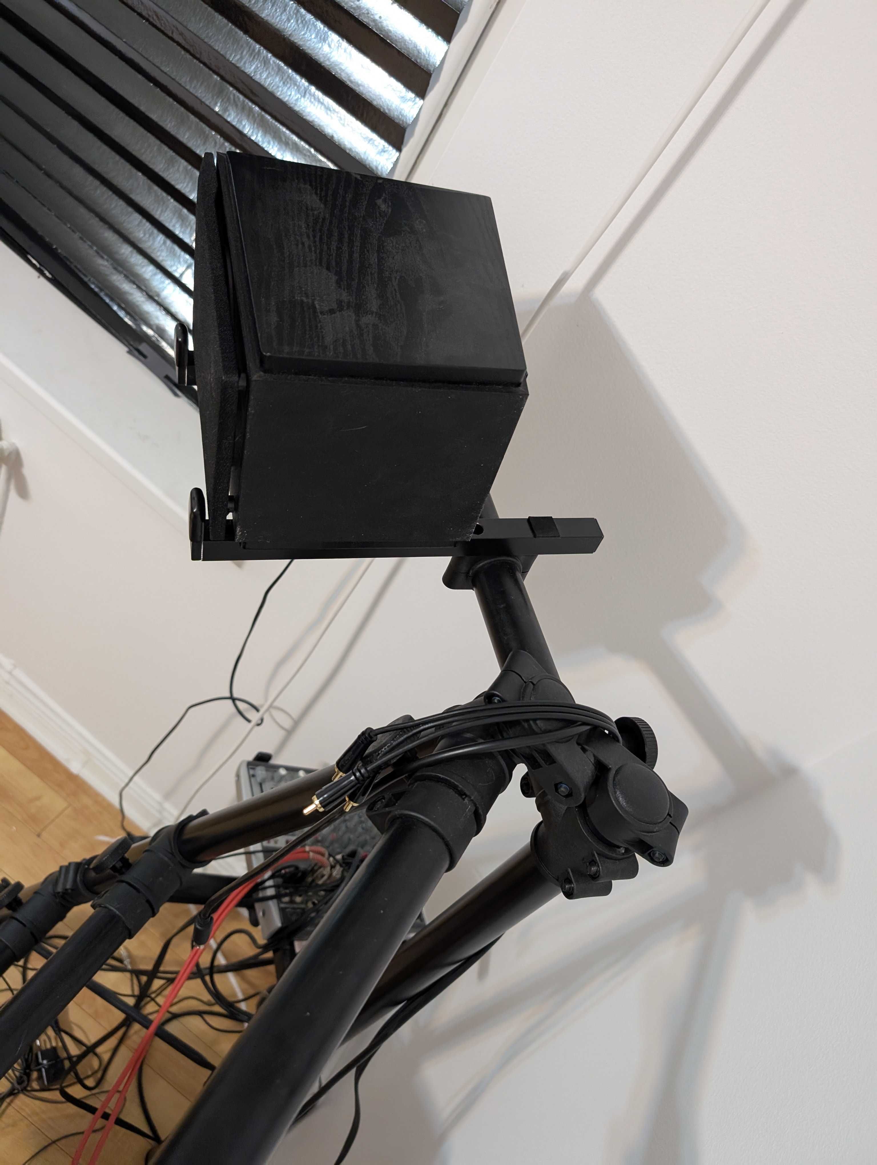 Stand pt 3 claviaturi Jaspers 3S-150B cu 3 Jaspers Monitor Holder 40B