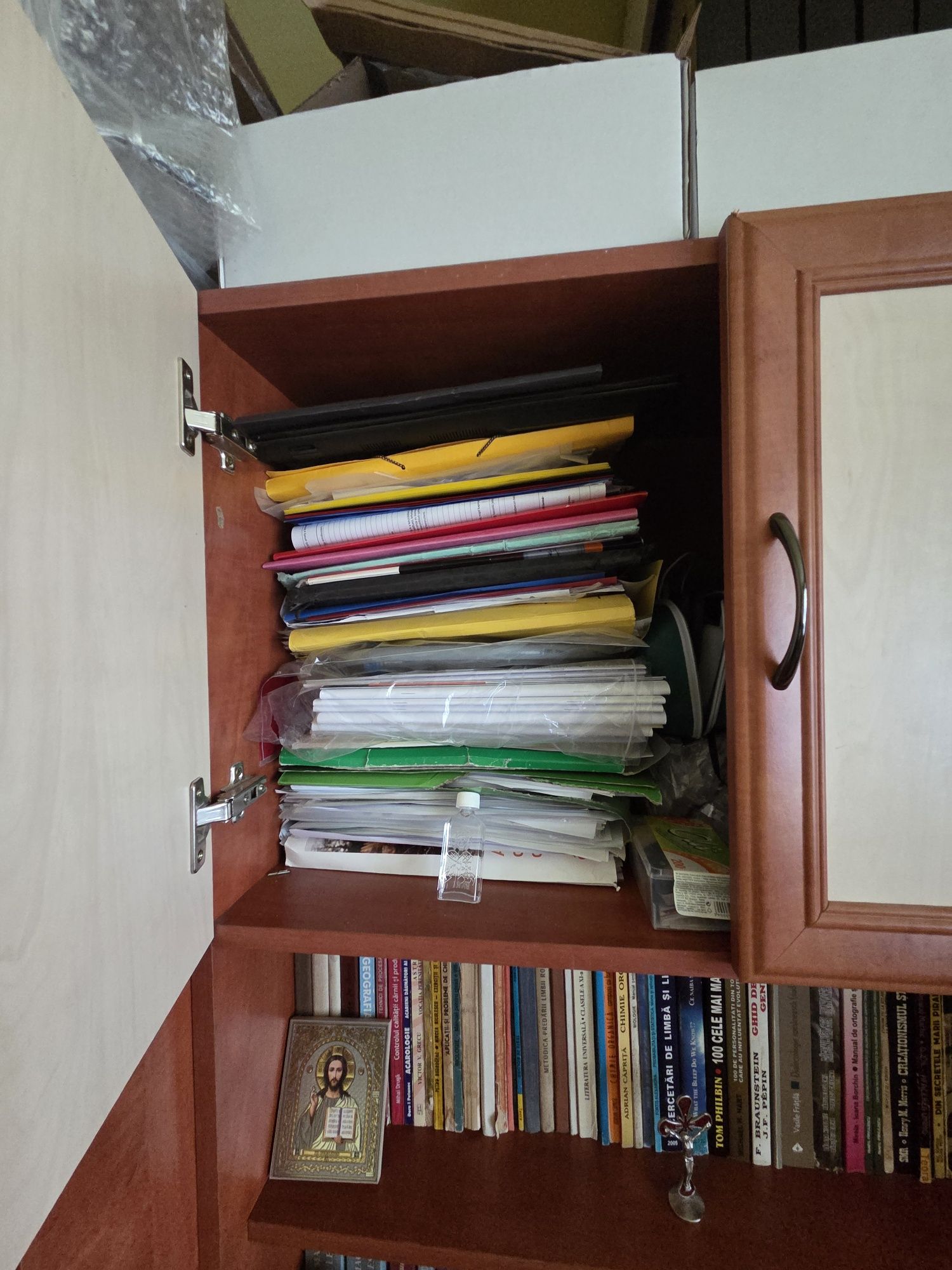 Vand mobila sufragerie, cu biblioteca