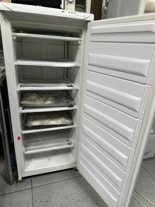 Продам морозилку срочно!