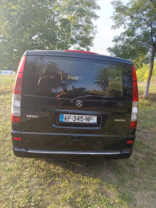 Vând Mercedes Benz vito model lung 1+8 locuri