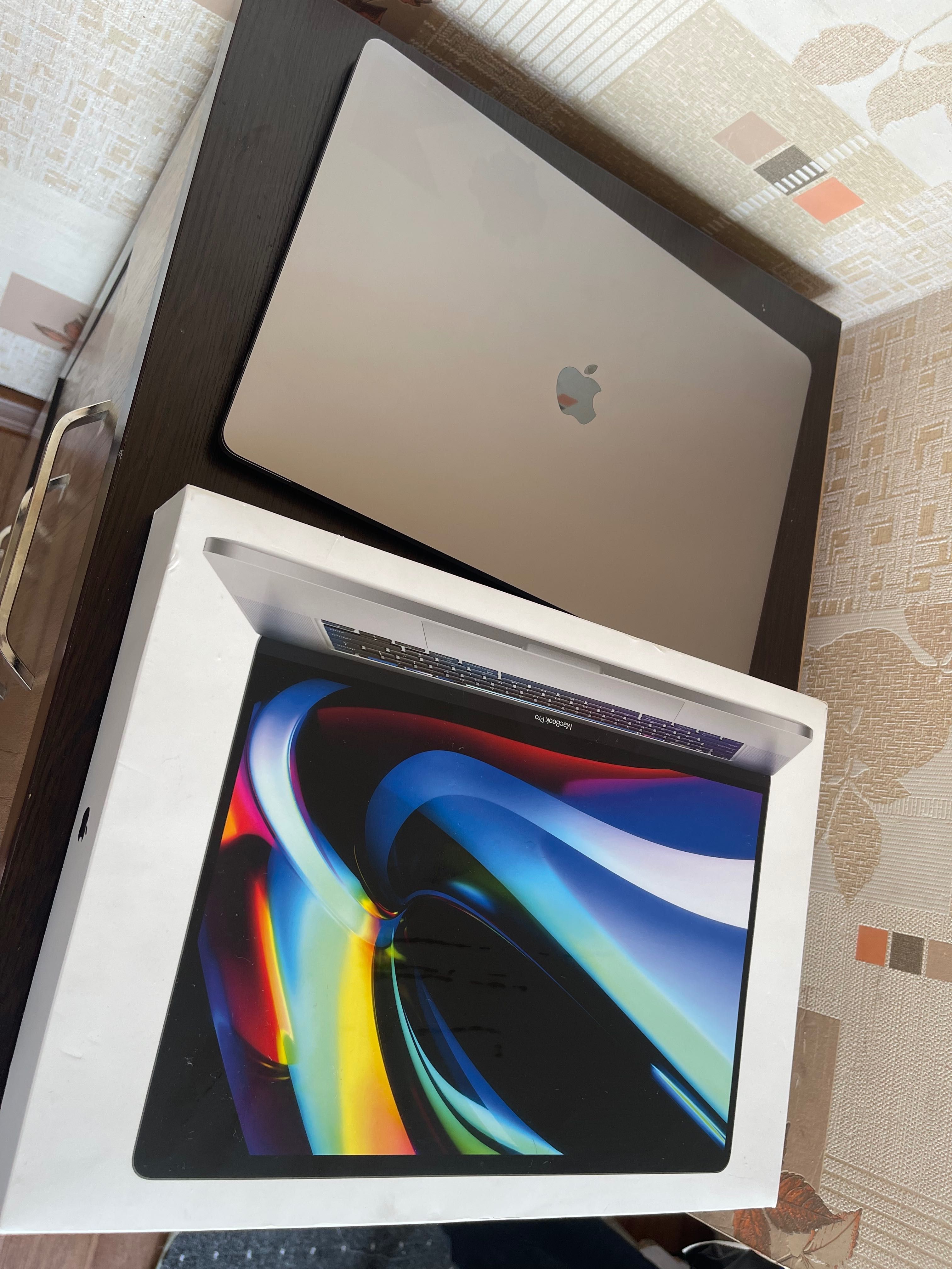 MacBook i7 16gb / 512 gb