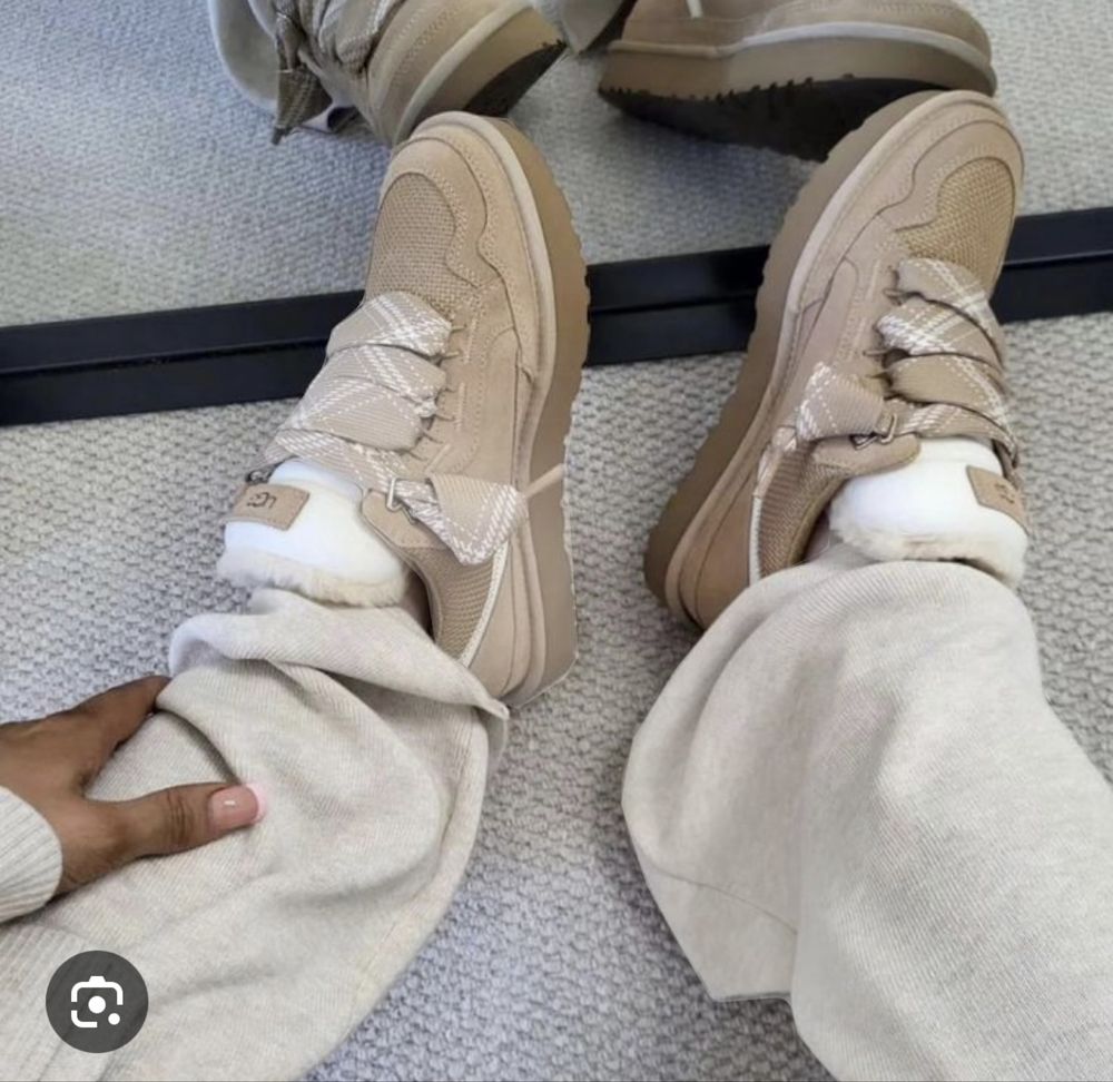 Ugg lowmel sand.
