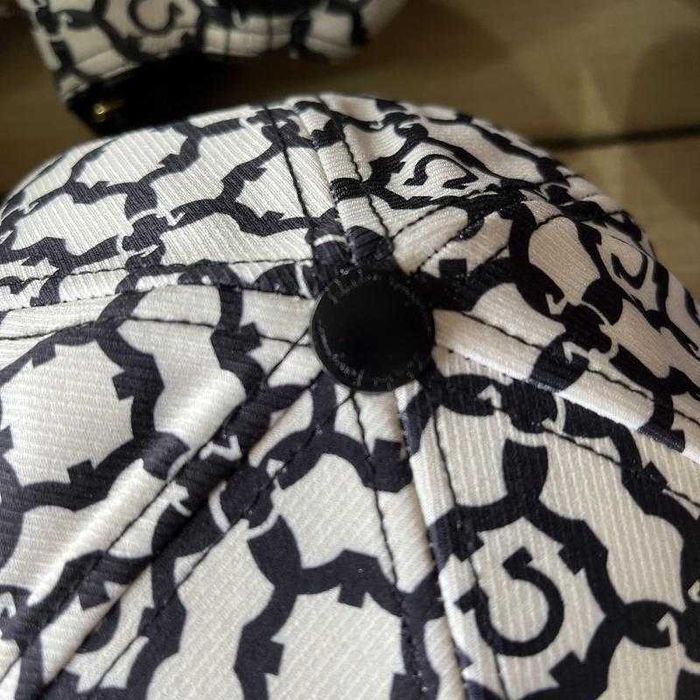 Ferragamo шапка Феррагамо тъмно синьо бяло shapka fashion