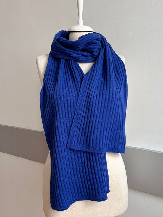 Разкошен мек шал плетиво в кралско синьо