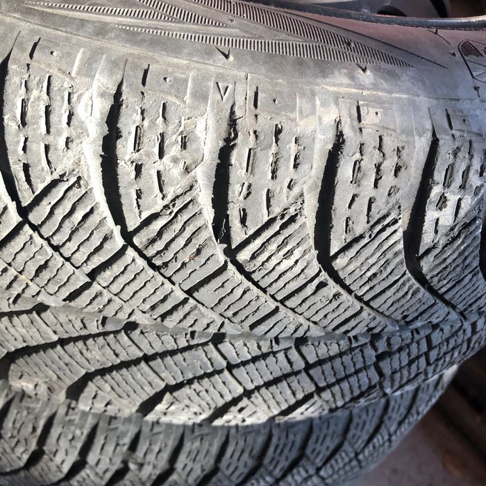 Продам внесезонные шины 195/55/15 с дисками