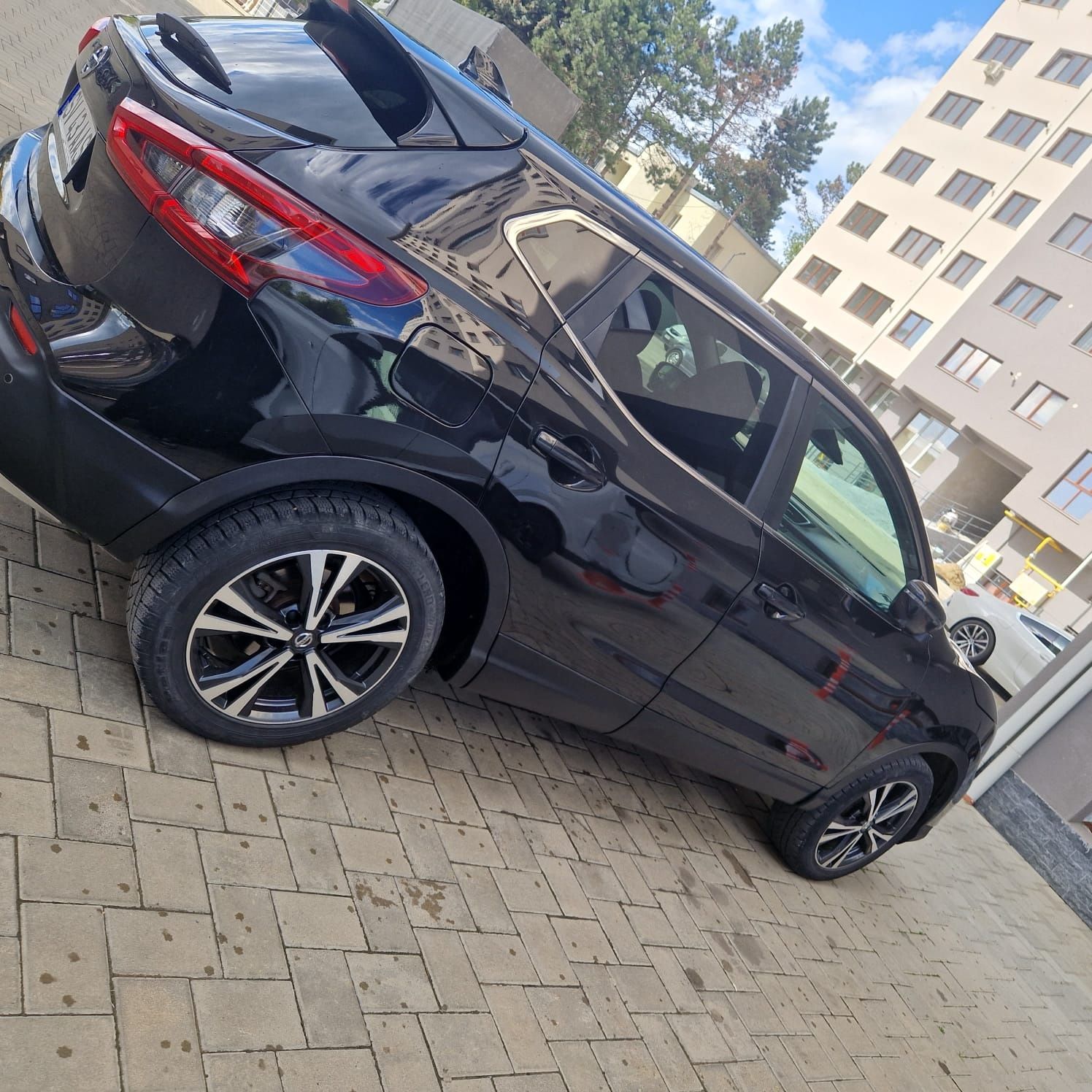 MĂ VINDE Nissan Qashqai