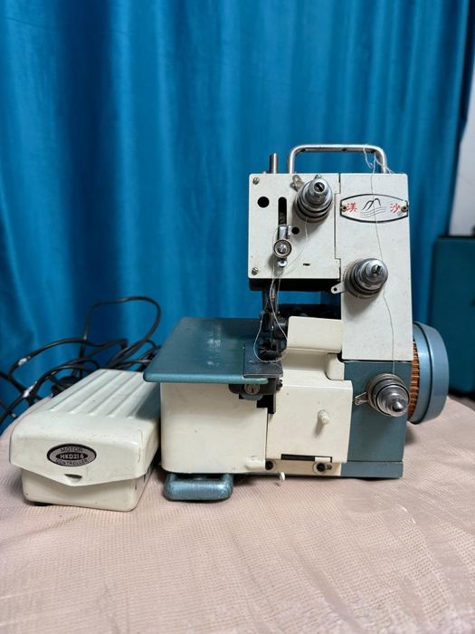 Продам оверлог в хорошем состоянии.