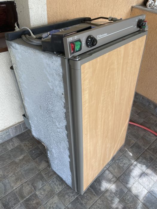 Frigider Electrolux  rulota - 12v , 220 v si gaz