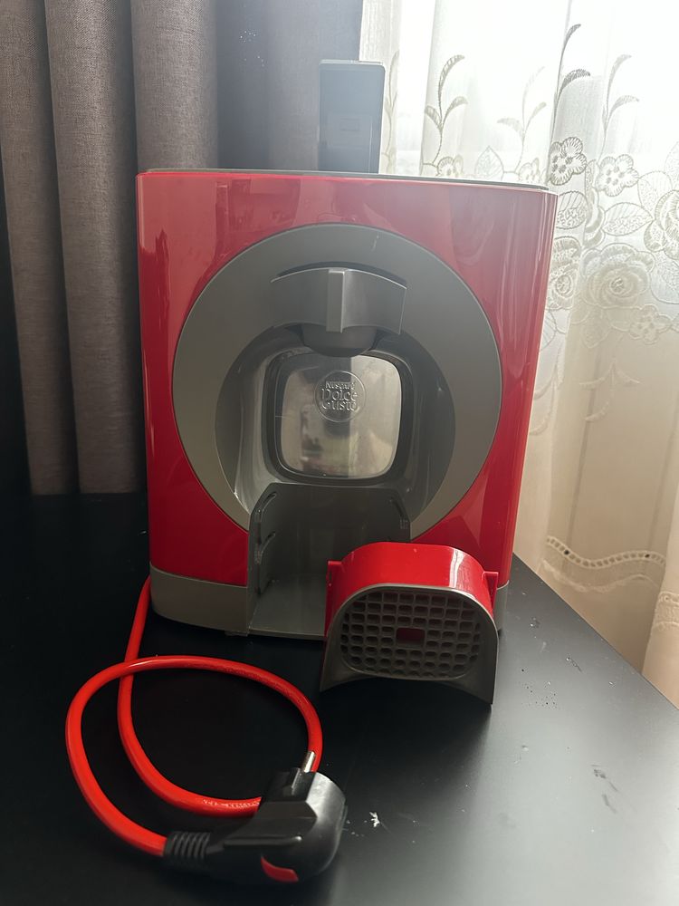 Кафе машина за капсули Dolce Gusto.