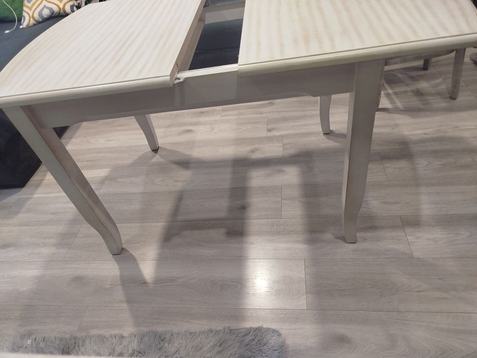 Разтегателна трапезна маса