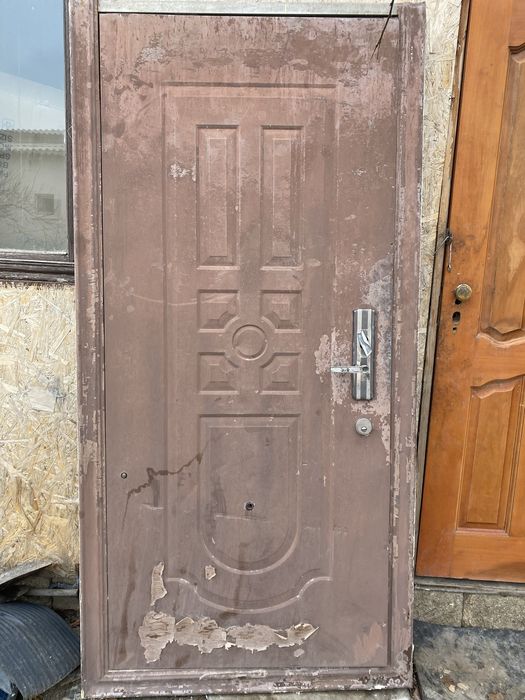 Входные железные двери б/у