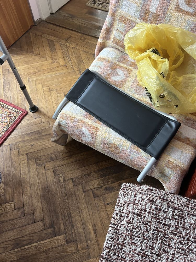 Scaun cu rotile, scaun cu wc camera , saltea antiescare , tava de spal