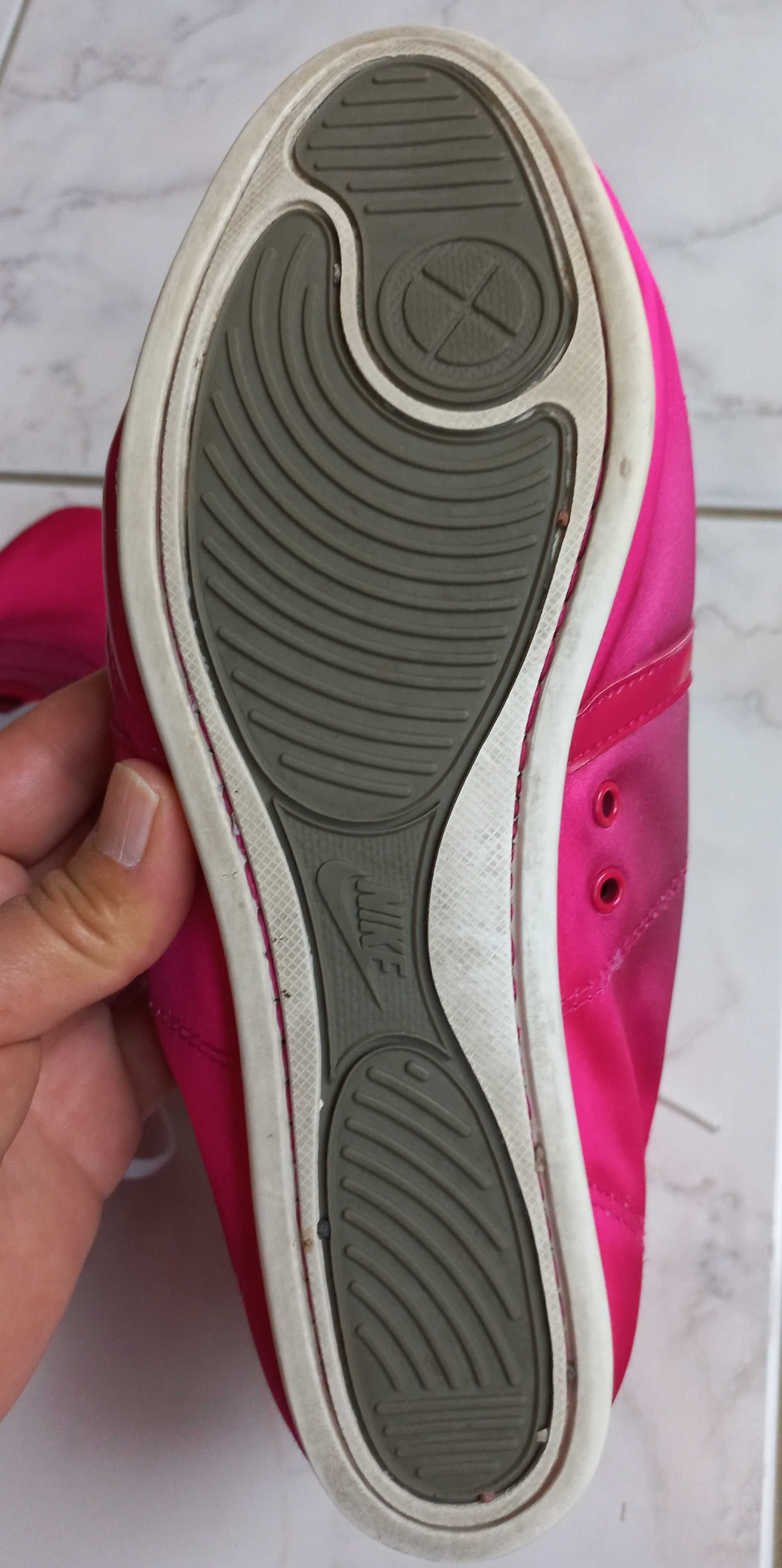 Маратонки NIKE 39 номер