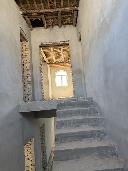 Урганч шахарда 200 кв  катежла сотилади