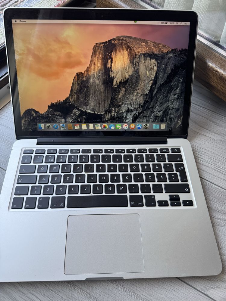 Macbook pro 2015 i5 ssd256 gb