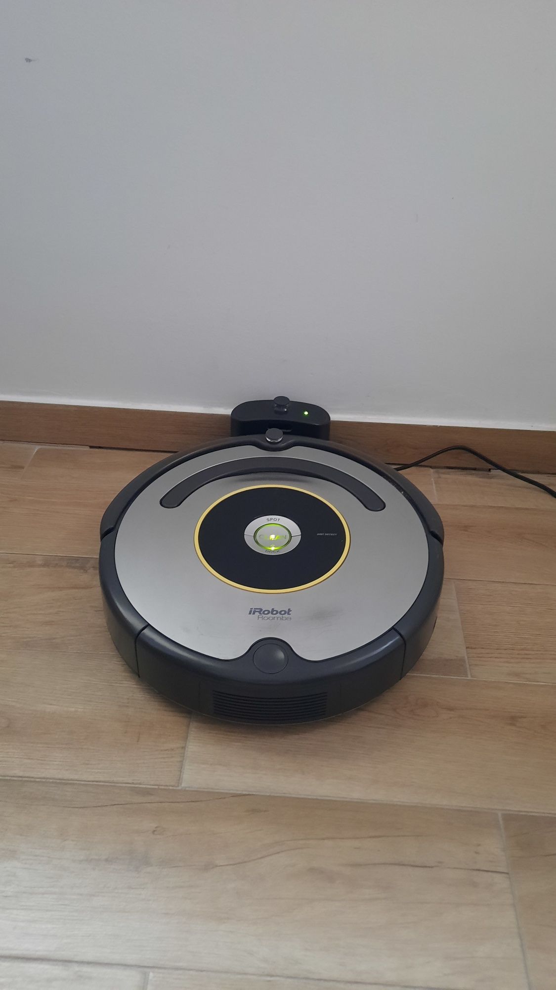 Robot de aspirare iRobot Roomba 631, baterie XLife