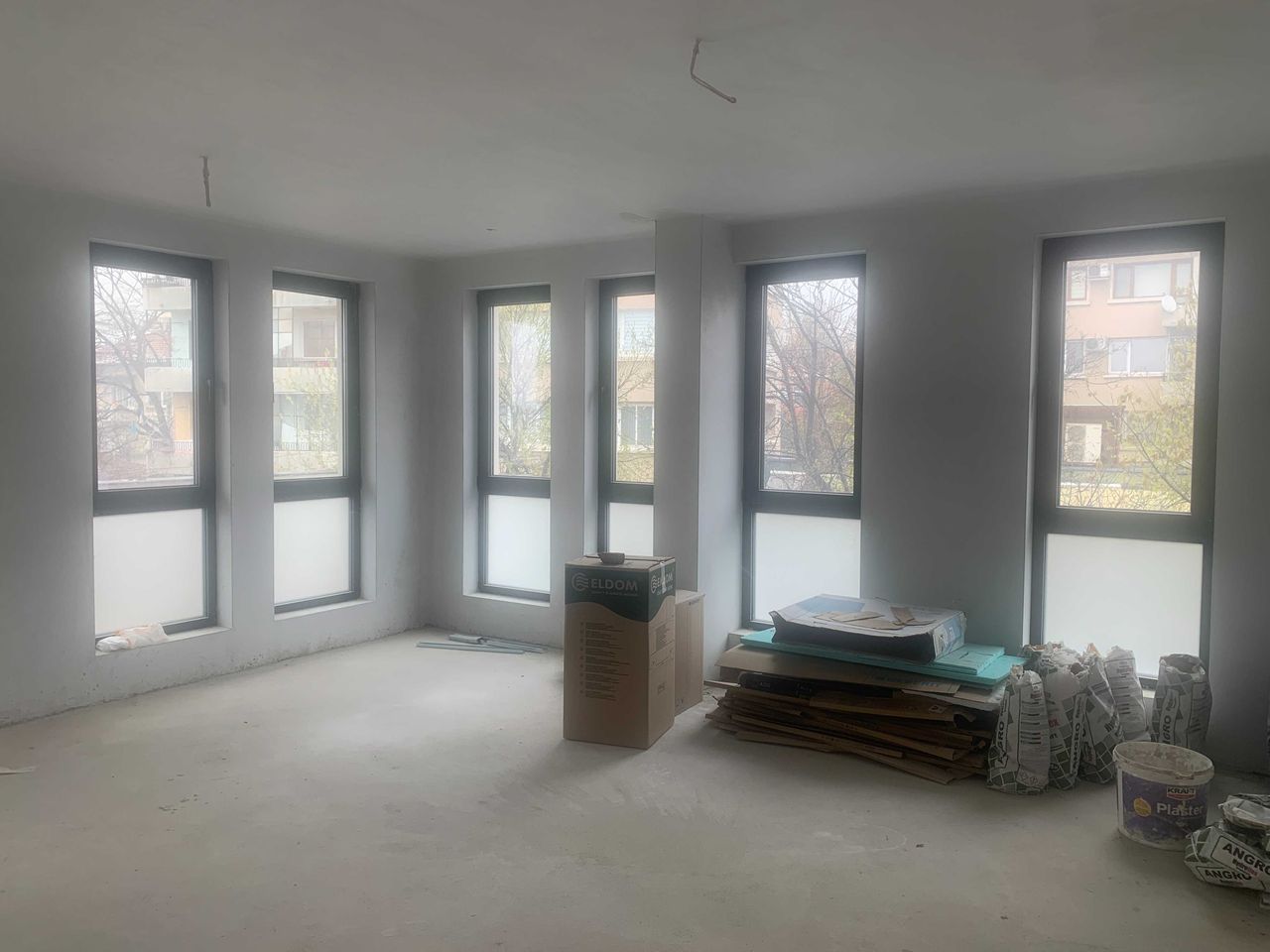 Продава се Тристаен апартамент в Карлово - 95 кв.м за 1316 €/кв.м - Снимка #2