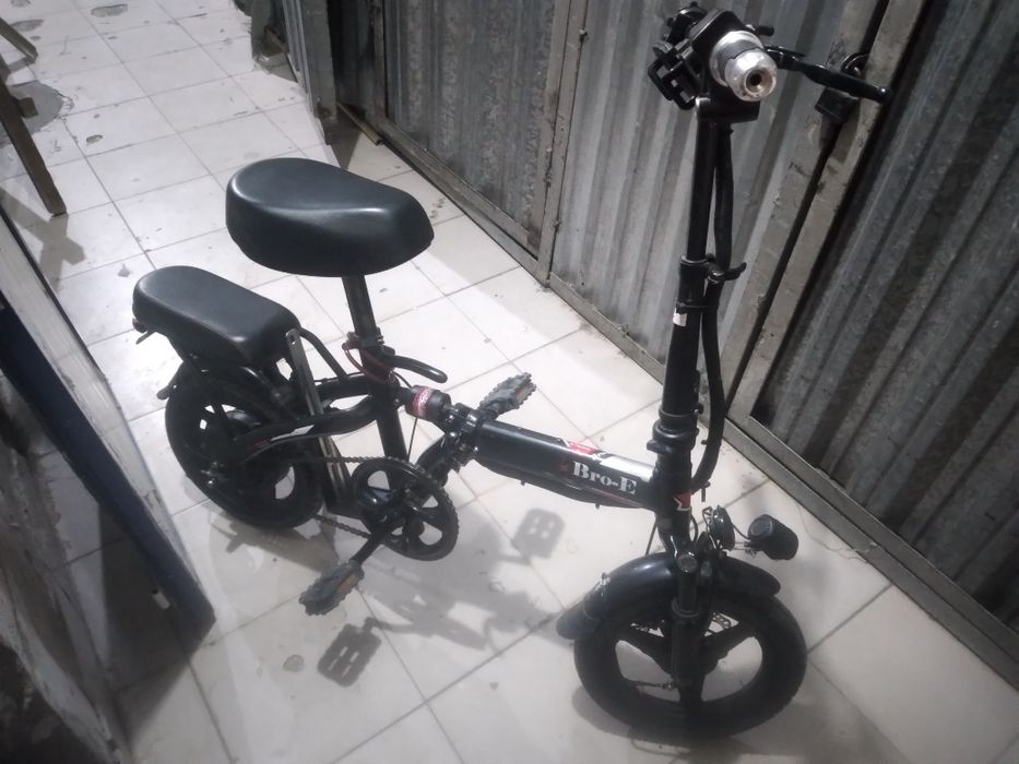 Здравствуйте продам электронный велосипед имя бройер