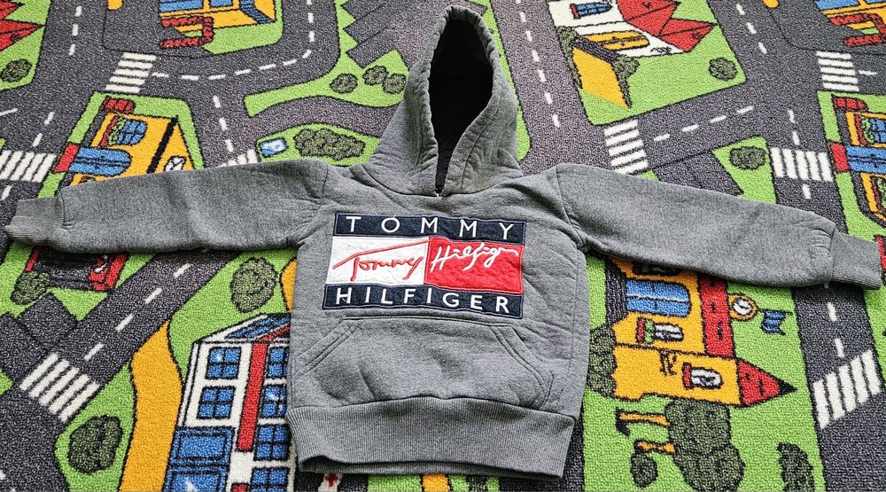 Lot bluze și un hanorac flece 12-24 luni ( 6 bucati)