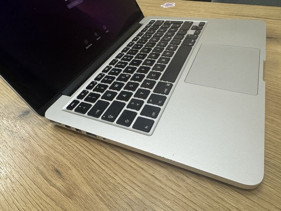 MacBook Pro 13’ А1502 256GB 8 RAM i5 2.7 GHz + зарядно