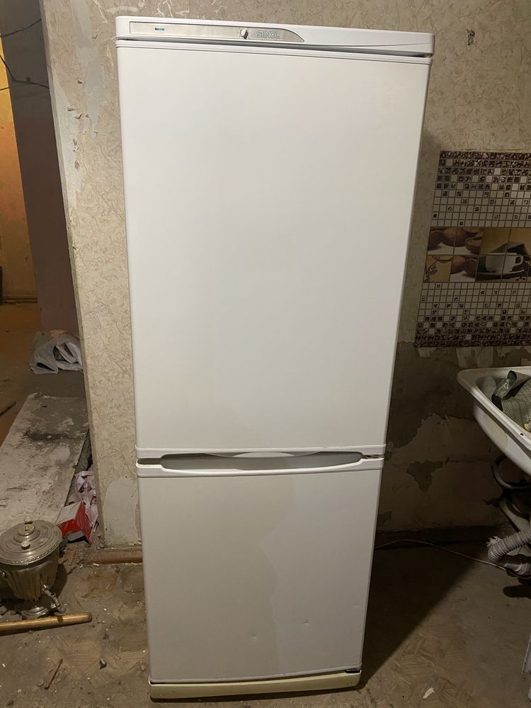 Продам полностью рабочий Холодильник