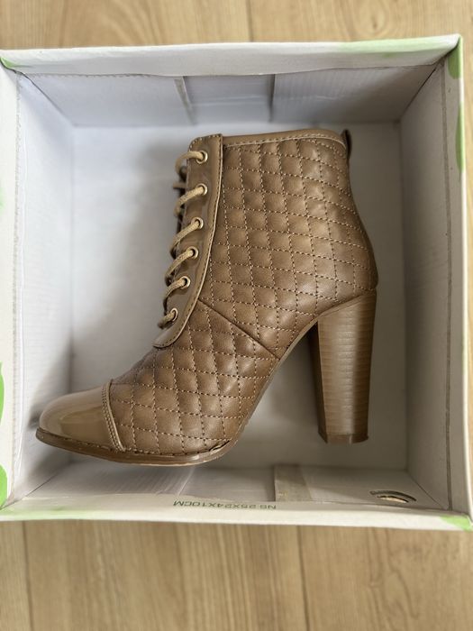 Чисто нови кафеви зимни боти