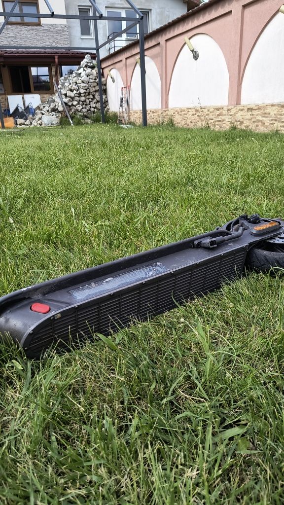 Vând Xiaomi Mi Electric Scooter Pro 2 in stare perfecta