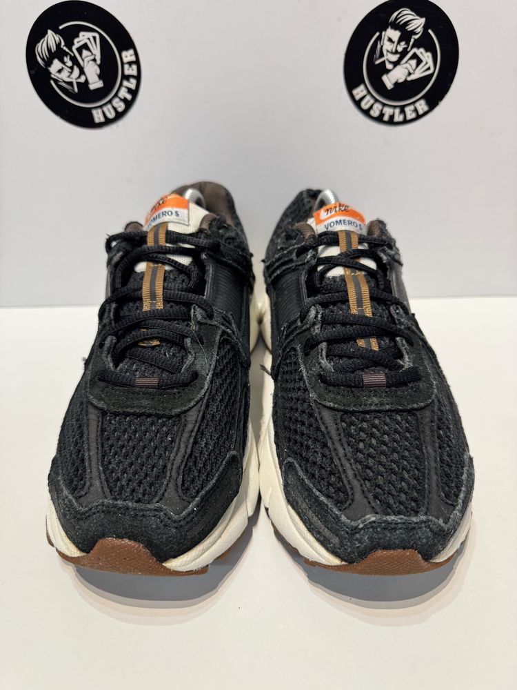 Маратонки NIKE ZOOM VOMERO 5 .Номер 40.5
