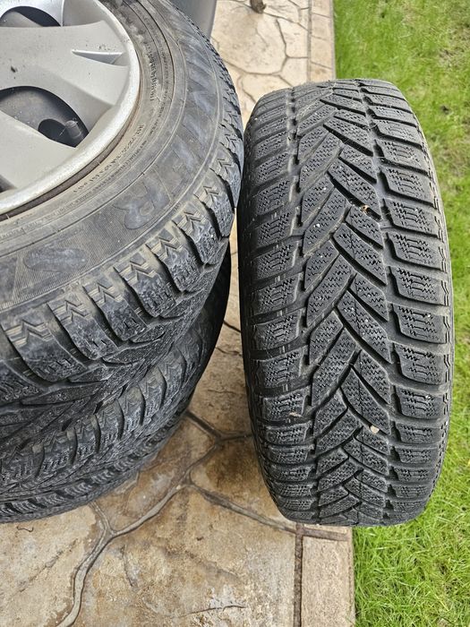 Vand Anvelope Iarna 195 /65/15 + jante tabla si capace