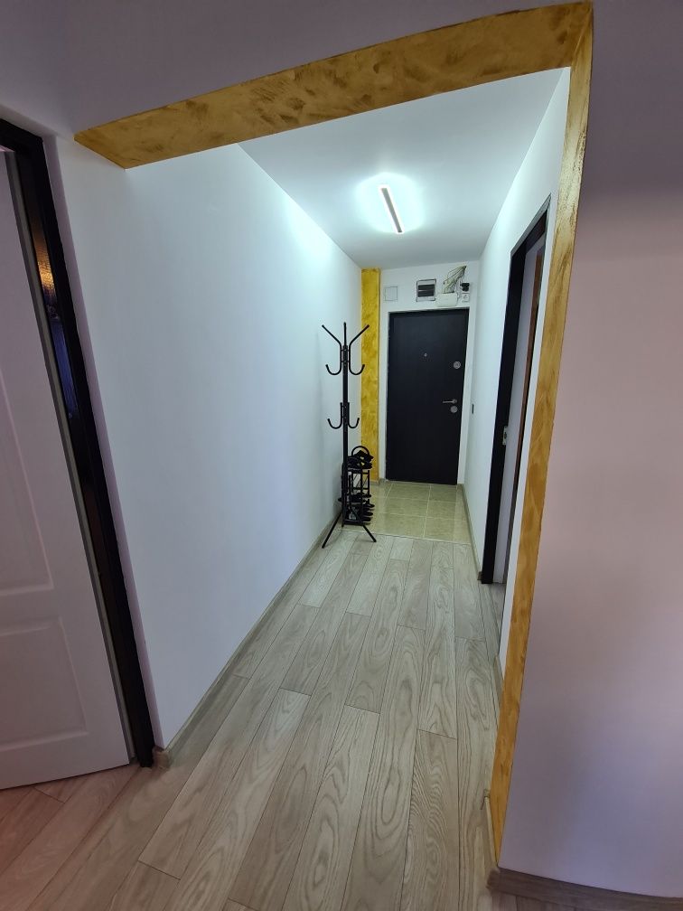 Apart 3 cam LUX nou renovat Straja