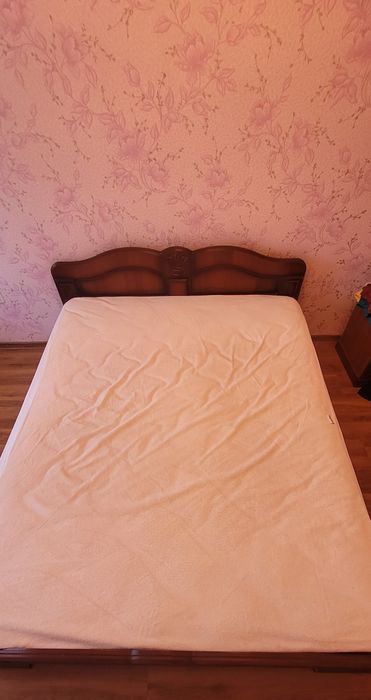 Продам кровать с матрасом