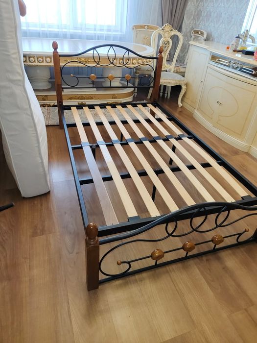 Кровать однаспальное 200х90.200х120. 4шт