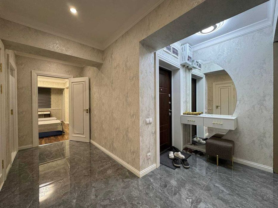 3 комн квартира в центре. Метро Космонавтов (ИТ)