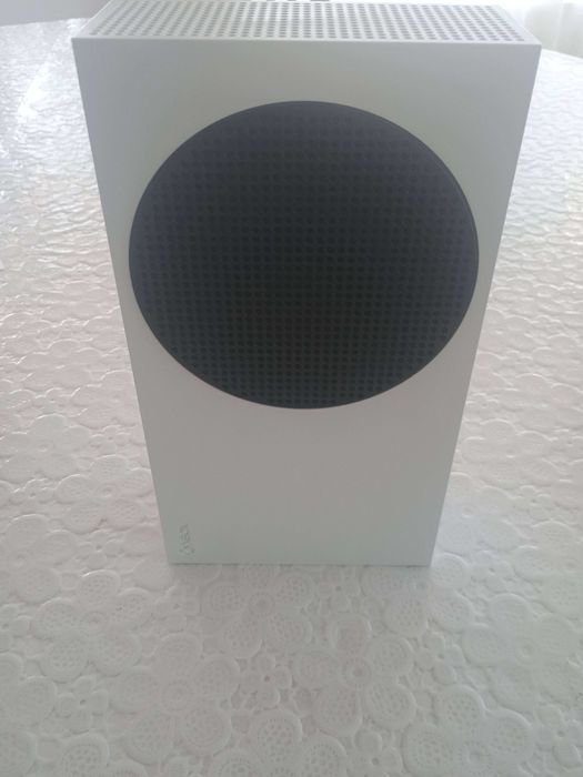 Xbox Series S – stare excelentă, curățat recent + controller
