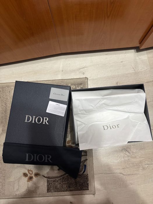 Dior B22 noi cu eticheta