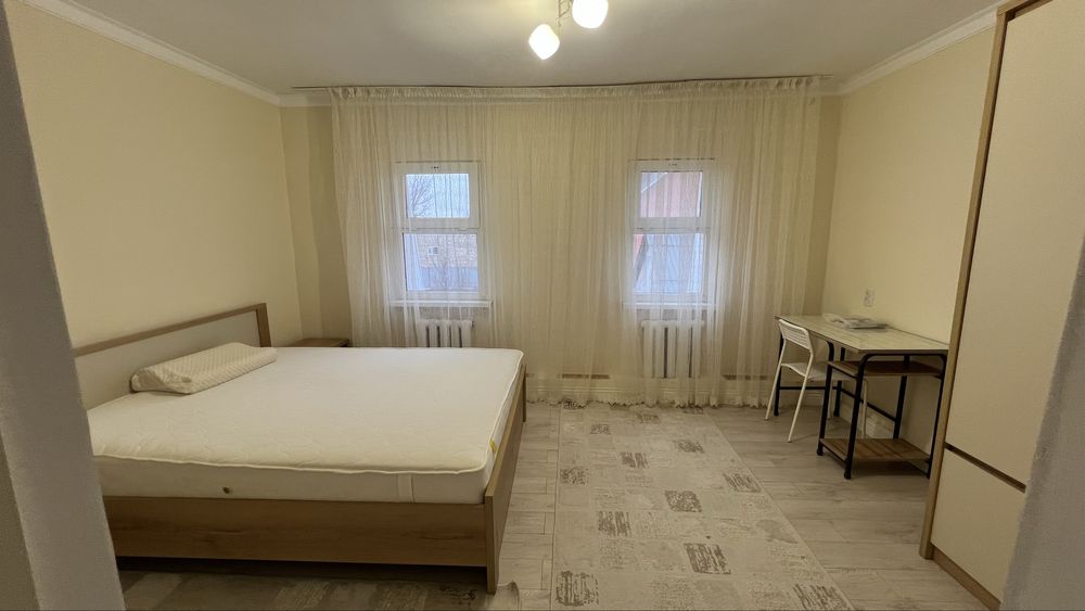 Продам кровать с ортопедическим матрасом как новый