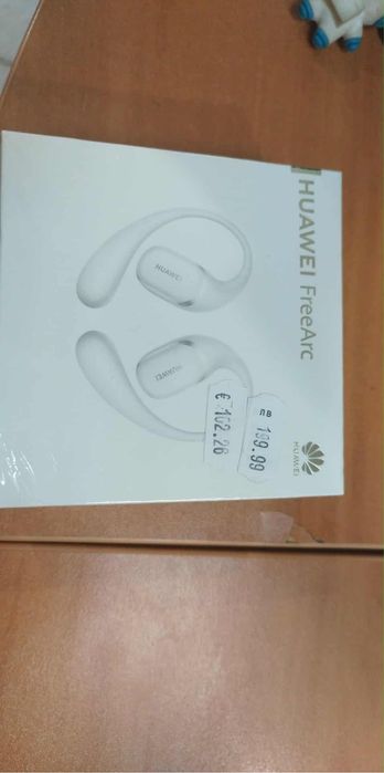 Нови слушалки Huawei FreeArc