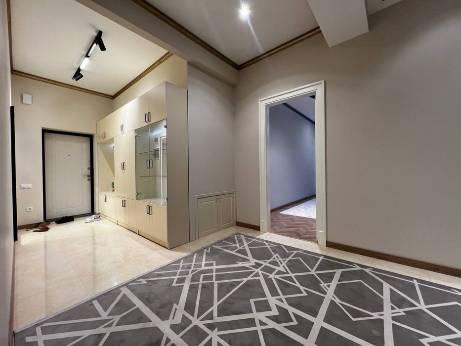 4/4/8 Шота Руставели, ориентир Бобур парк, два санузла, мебель техника