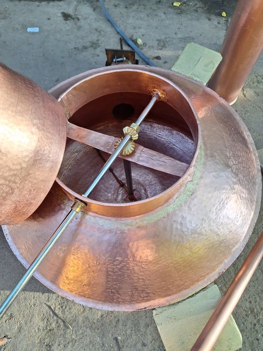 Vând cazan de făcut țuică cu capacitatea de 250litri