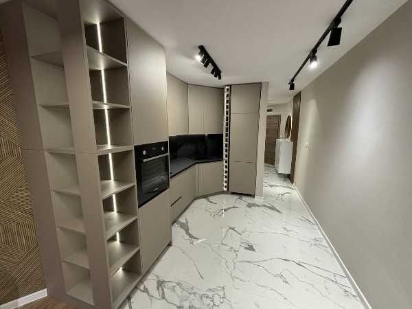 Продава се Тристаен апартамент в Пловдив, Съдийски - 106 кв.м за 842 €/кв.м - Снимка #3