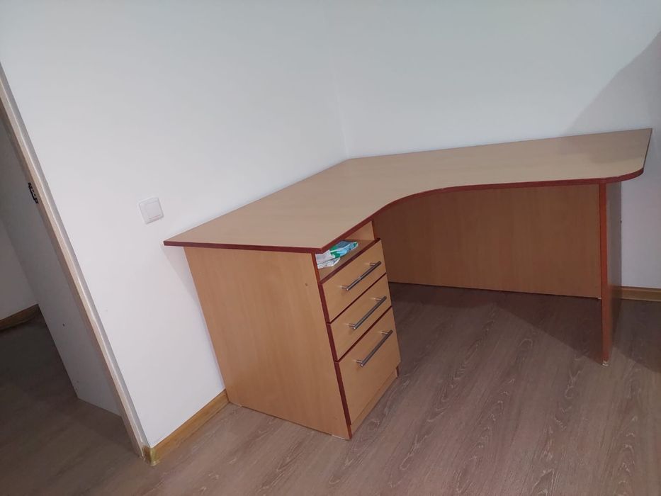 Продаётся компьютерный стол
