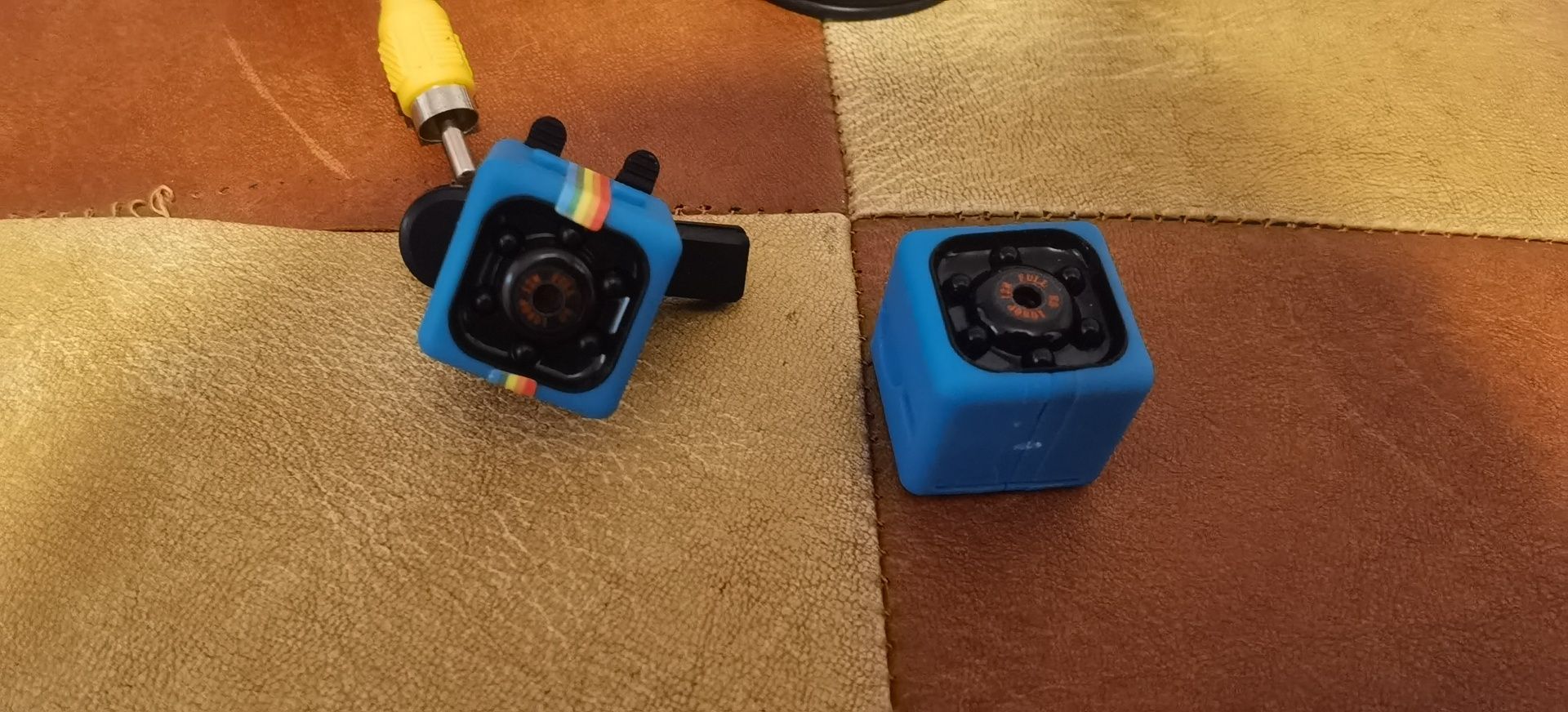 Vand doua mini camere