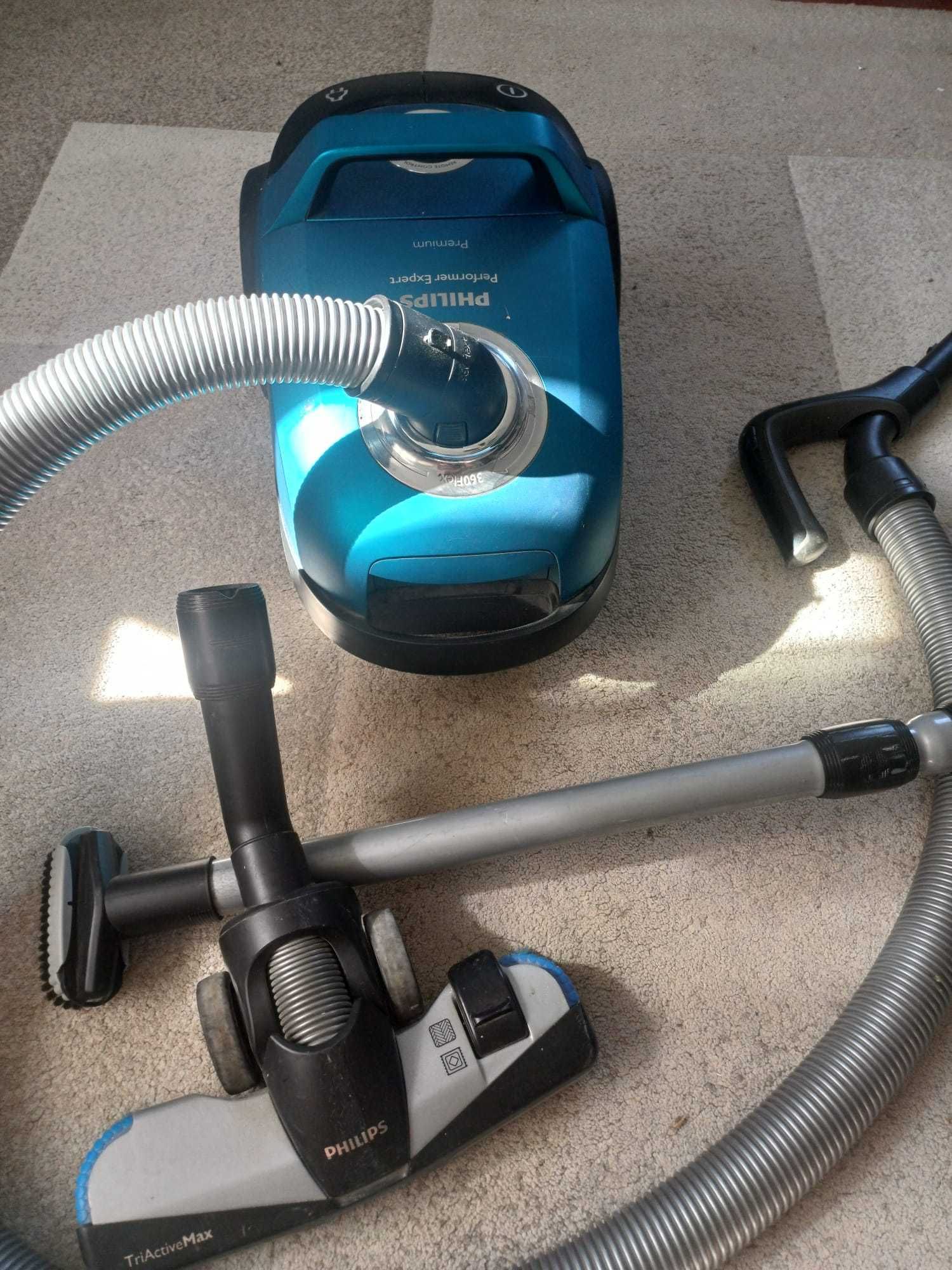Aspirator Philips FC8227 premium cu accesorii