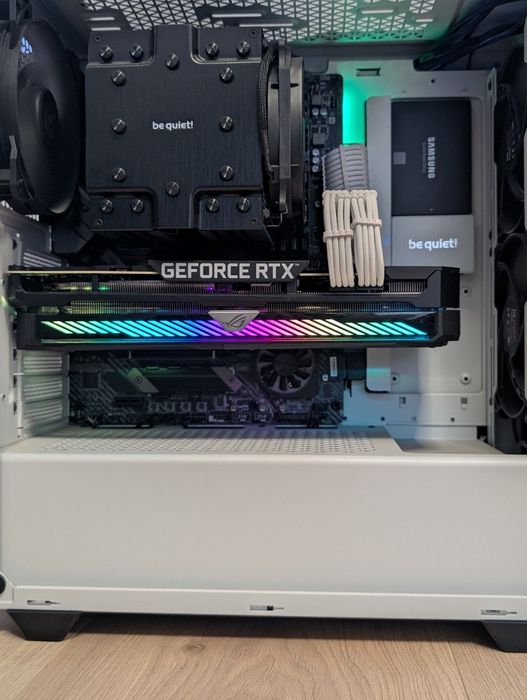 PC Gaming: Memorie 32GB, Stocare 3TB, RYZEN 7 3800x, RTX 3070