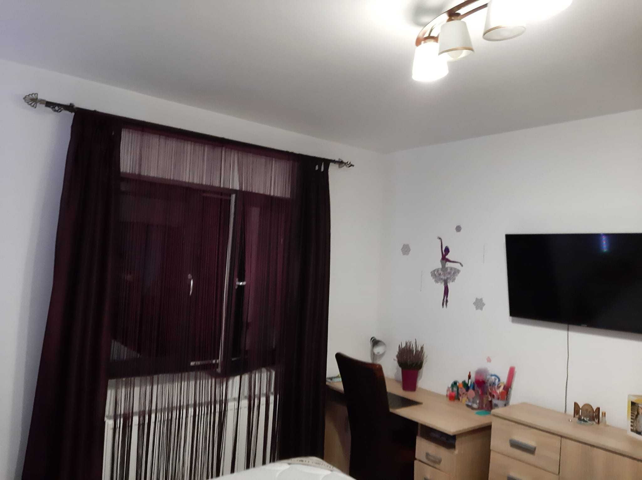 Vand apartament zona foarte frumoasa Parneava