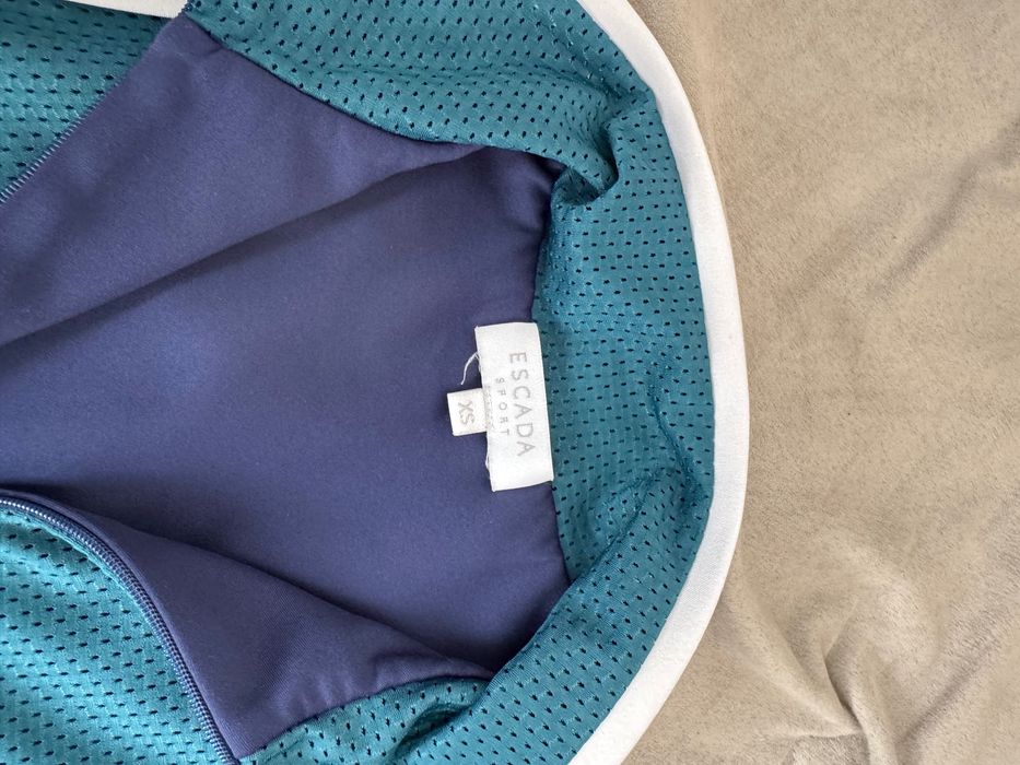 Спортни екипи Emporio Armani и Eacada