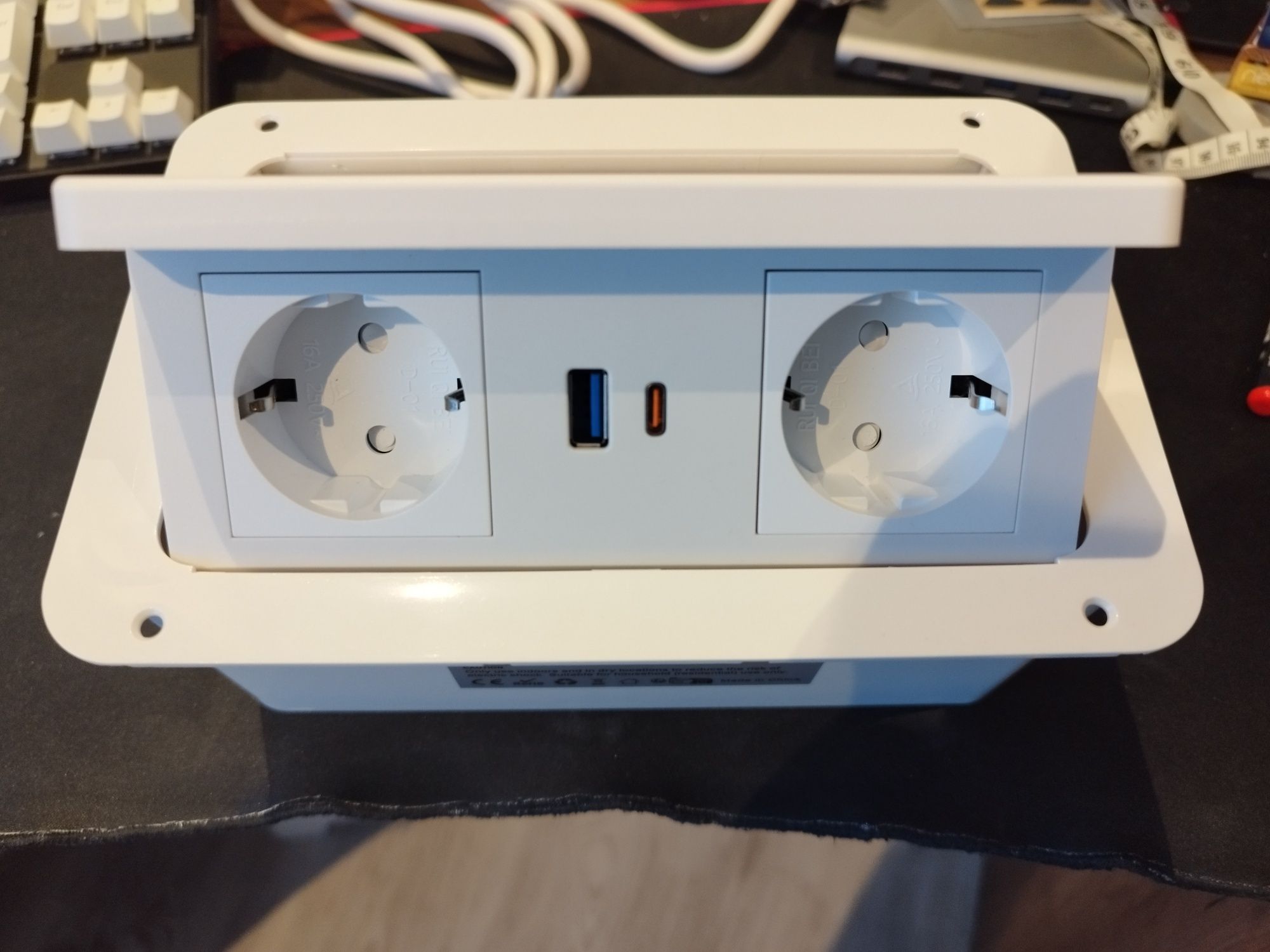 Ohuo GS261 priză retractabilă de blat cu încărcare wireless și USB