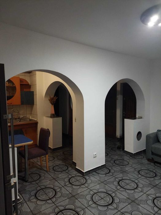 Persoana fizica inchiriez pe termen lung  apart. 3 camere Lapus